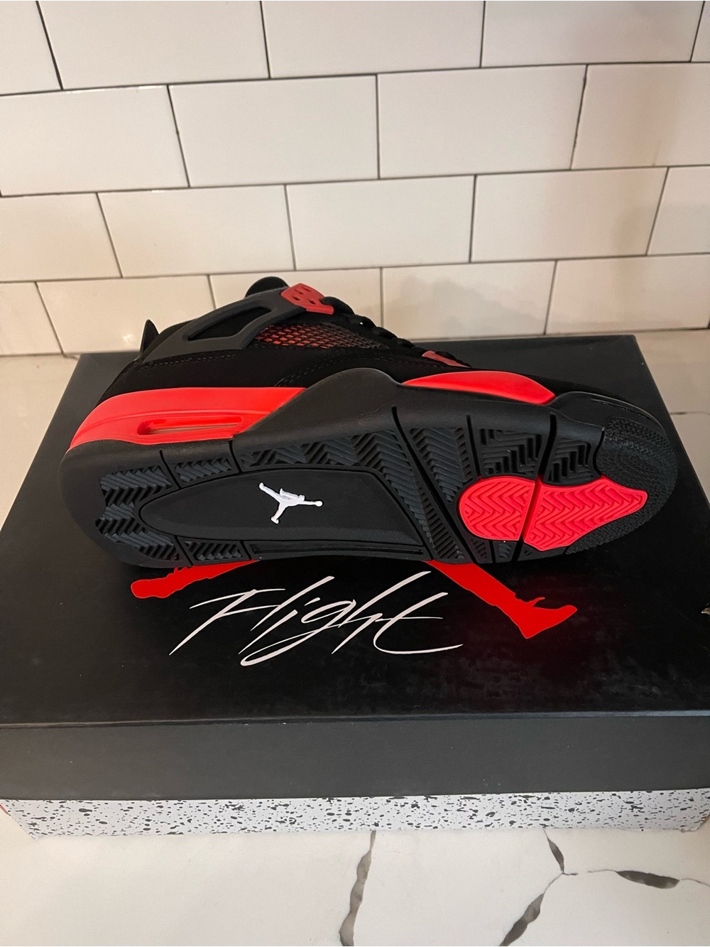 Men’s Retro 4 Red Thunder Size 6.5. - Picture 4 of 8